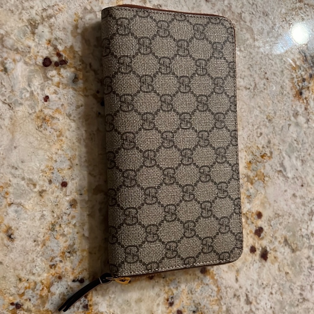 Authentic Gucci GG Supreme Zip Around Wallet- Long